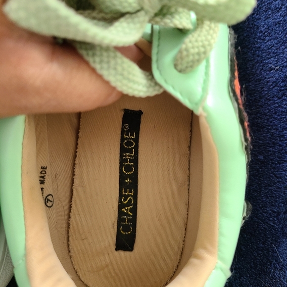 Very Cute Chase And Chloe Size 7 Fashion Sneakers - Picture 6 of 12